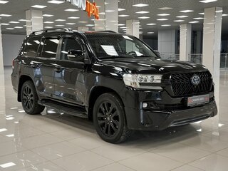 2017 Toyota Land Cruiser 200 Series Рестайлинг 2, чёрный, 5999999 рублей, вид 5