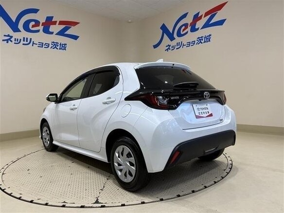 2025 Toyota Yaris IV Рестайлинг, белый, 1485678 рублей - вид 6