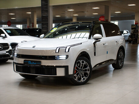 Lynk & Co 900