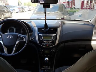 2011 Hyundai Solaris I, белый, 700000 рублей, вид 3