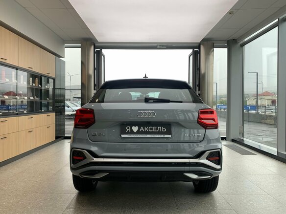 2026 Audi Q2 35 TFSI I Рестайлинг, серый, 3799000 рублей - вид 4