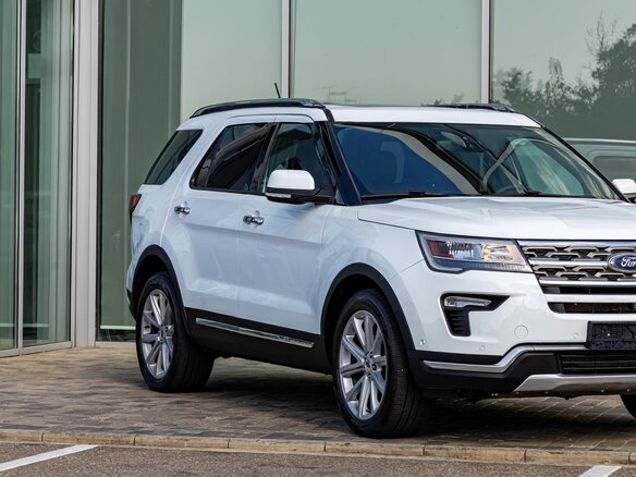 2018 Ford Explorer V Рестайлинг, белый, 2335000 рублей - вид 6