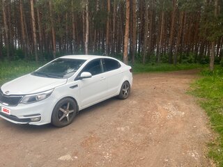2015 Kia Rio III Рестайлинг, белый, 660000 рублей, вид 1