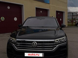 2018 Volkswagen Touareg III, чёрный, 4200000 рублей, вид 1