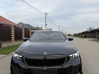 2024 BMW 5 серии 520i VIII (G60/G61/G68), синий, 6850000 рублей, вид 5