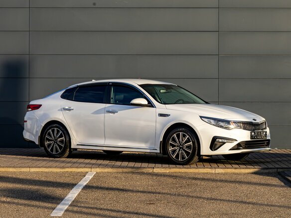 2019 Kia Optima IV Рестайлинг, белый, 1895000 рублей - вид 2