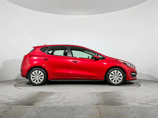 2017 Kia Ceed II Рестайлинг, красный, 1360000 рублей, вид 4