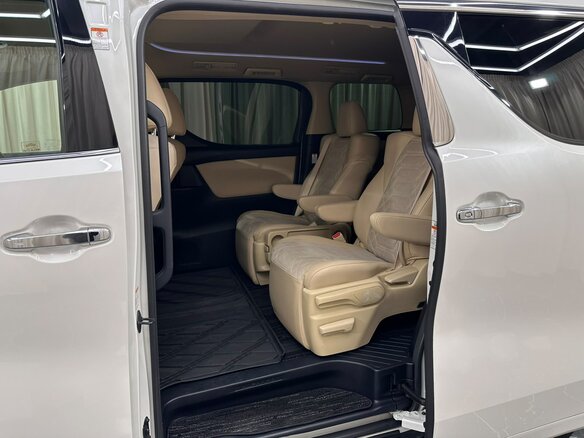 2018 Toyota Alphard III Рестайлинг, белый, 4299900 рублей - вид 18