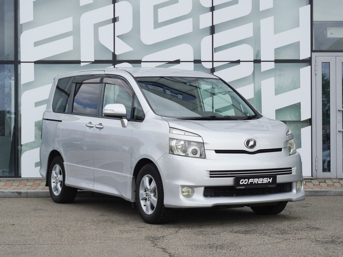 Открыть фотографии: Toyota Voxy II (R70)
