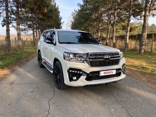 2020 Toyota Land Cruiser 200 Series Рестайлинг 2, белый, 8500000 рублей, вид 3