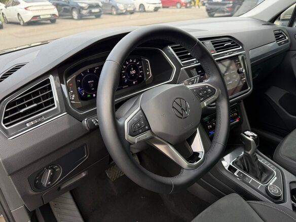 2021 Volkswagen Tiguan II Рестайлинг, коричневый, 2990000 рублей - вид 18