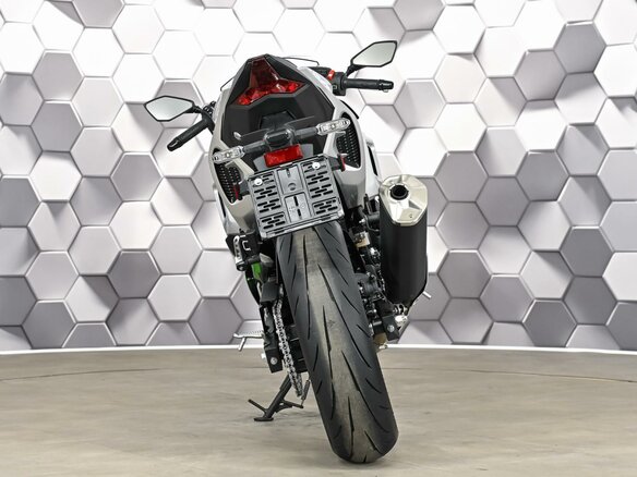 2025 Kawasaki Ninja 7, серебристый, 869000 рублей - вид 5