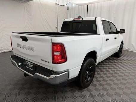 2025 Ram 1500 Crew Cab eTorque V Рестайлинг, белый, 5505000 рублей, вид 3