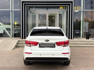 2016 Kia Rio III Рестайлинг, белый, 915000 рублей, вид 5