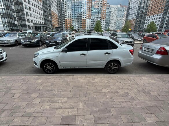 2018 Lada (ВАЗ) Granta I Рестайлинг, белый - вид 4