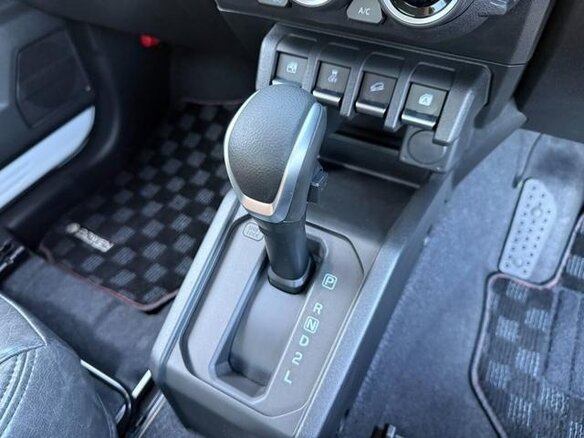 2022 Suzuki Jimny Sierra IV, белый - вид 18