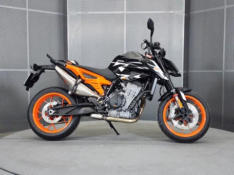 2023 KTM 890 Duke GP, чёрный, 899000 рублей, вид 1