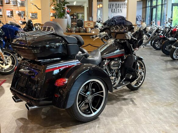 2020 Harley-Davidson CVO Tri Glide, чёрный, 7350000 рублей - вид 9