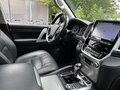 2019 Toyota Land Cruiser 200 Series Рестайлинг 2, белый, 9500000 рублей - вид 7