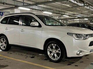 2014 Mitsubishi Outlander III, белый, 1430000 рублей, вид 3