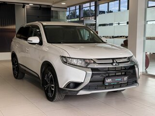 2017 Mitsubishi Outlander III Рестайлинг 2, белый, 1397000 рублей, вид 3