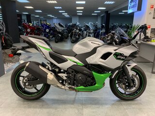 2025 Kawasaki Ninja 7, серый, 850000 рублей, вид 1