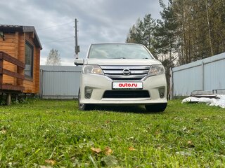 2013 Nissan Serena IV (C26), белый, 1390000 рублей, вид 3