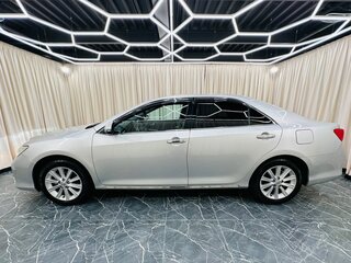2013 Toyota Camry VII (XV50), серебристый, 1799000 рублей, вид 3