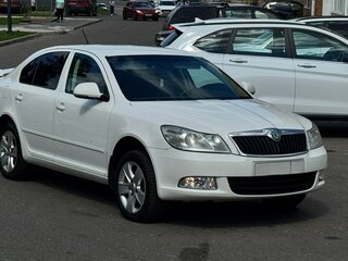2012 Skoda Octavia II (A5) Рестайлинг, белый, 870000 рублей, вид 3
