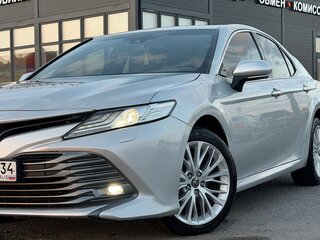 2018 Toyota Camry VIII (XV70), серебристый, 2499000 рублей, вид 2