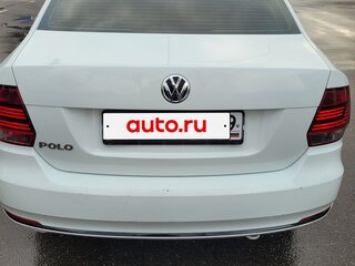 2017 Volkswagen Polo V Рестайлинг, белый, 950000 рублей, вид 3