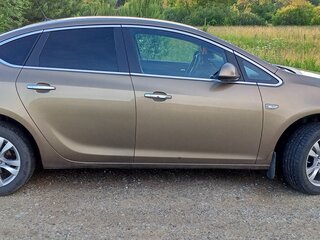 2012 Opel Astra J Рестайлинг, бежевый, 780000 рублей, вид 2