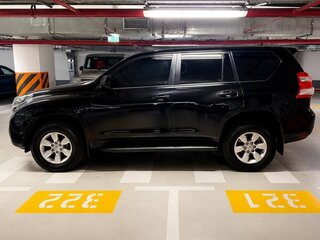 2015 Toyota Land Cruiser Prado 6-speed 150 Series Рестайлинг 1, чёрный, 3500000 рублей, вид 3