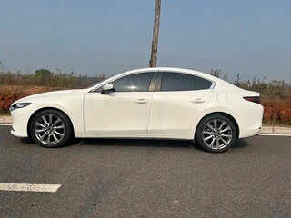 2021 Mazda 3 Axela IV (BP), белый, 1380606 рублей, вид 5