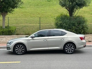 2022 Skoda Superb III Рестайлинг, серебристый, 2195000 рублей, вид 4