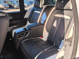2026 Rolls-Royce Cullinan Black Badge I Рестайлинг (Series II), серый, 69900000 рублей, вид 3