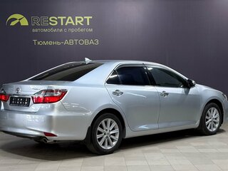 2017 Toyota Camry VII (XV50) Рестайлинг 2, серебристый, 1700000 рублей, вид 2