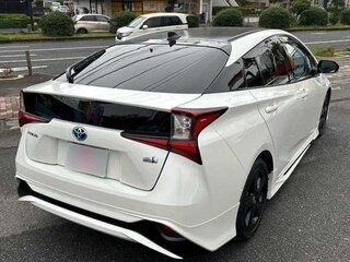 2022 Toyota Prius IV Рестайлинг (XW50), белый, 1584000 рублей, вид 4