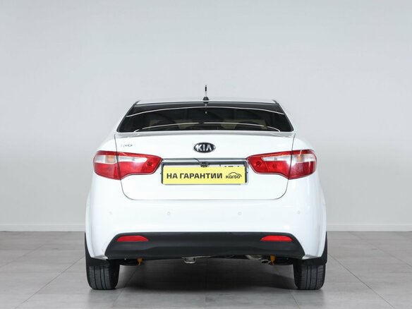 2014 Kia Rio 6-speed III, белый, 999000 рублей - вид 4