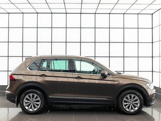 2017 Volkswagen Tiguan II, коричневый, 2699000 рублей, вид 5