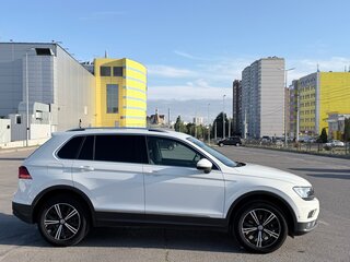 2018 Volkswagen Tiguan II, белый, 2450000 рублей, вид 5