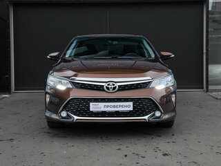 2017 Toyota Camry VII (XV50) Рестайлинг 2, коричневый, 2100000 рублей, вид 2