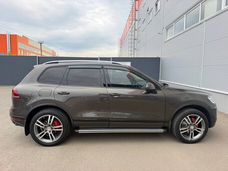 2015 Volkswagen Touareg II Рестайлинг, коричневый, 2290000 рублей, вид 3