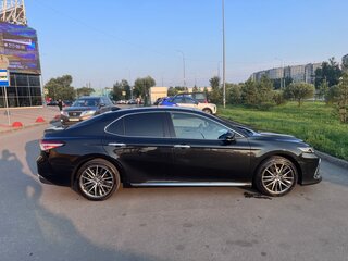 2023 Toyota Camry VIII (XV70) Рестайлинг, чёрный, 3400000 рублей, вид 3
