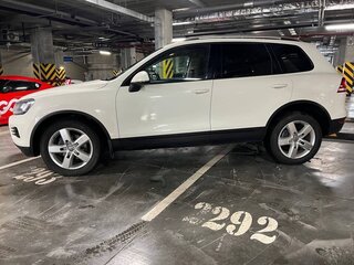 2011 Volkswagen Touareg II, белый, 1550000 рублей, вид 3