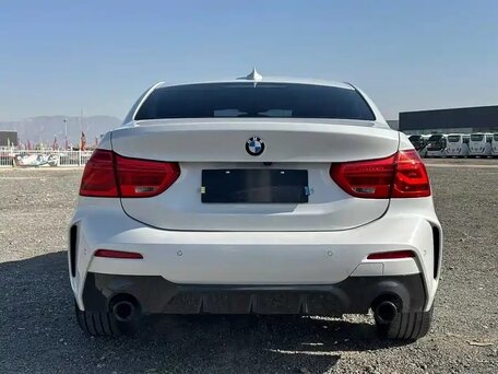 2022 BMW 1 серии 120i III (F52) Рестайлинг, белый, 1917007 рублей, вид 5