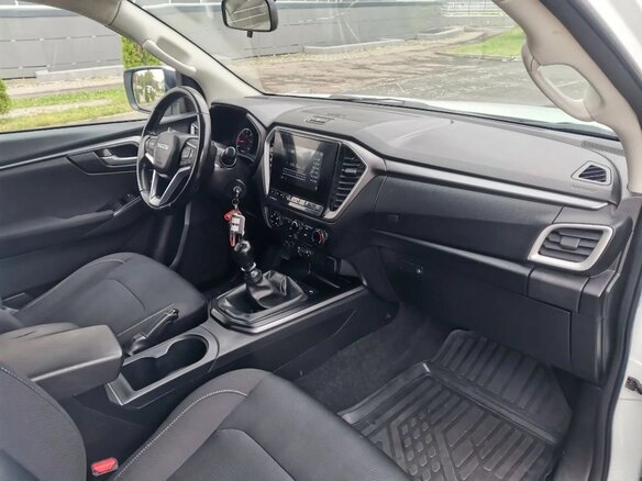 2021 Isuzu D-Max III, белый, 2800000 рублей - вид 8