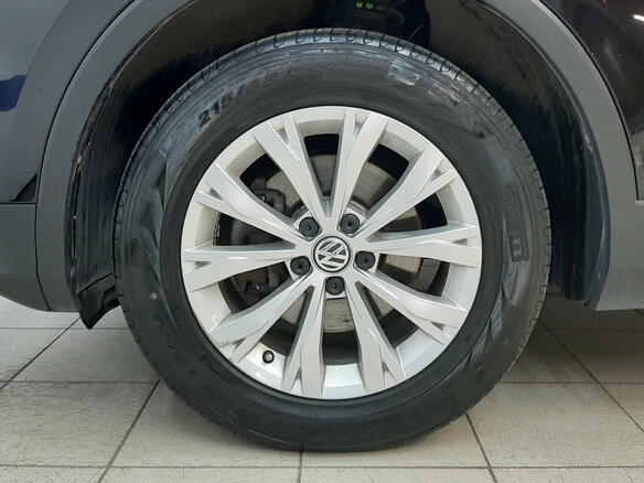 2018 Volkswagen Tiguan II, чёрный, 2119000 рублей - вид 12