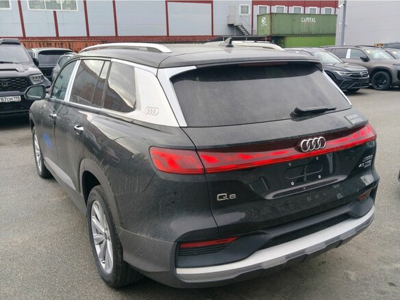 2026 Audi Q6 45 TFSI, чёрный, 7490000 рублей - вид 6