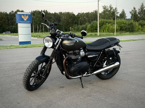 2020 Triumph Street Twin, серый, 805000 рублей